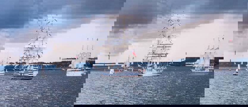 Pierwszy etap Regat Bałtyckich rozpoczęty. Żaglowce płyną do Szczecina