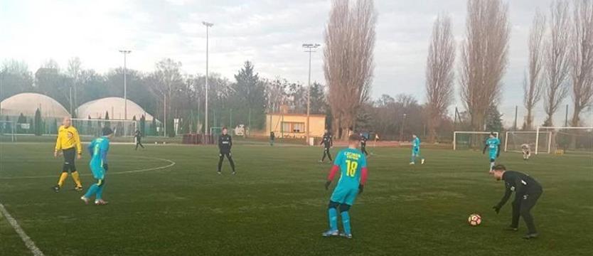 Piłka nożna. Pierwsze mecze i walkowery