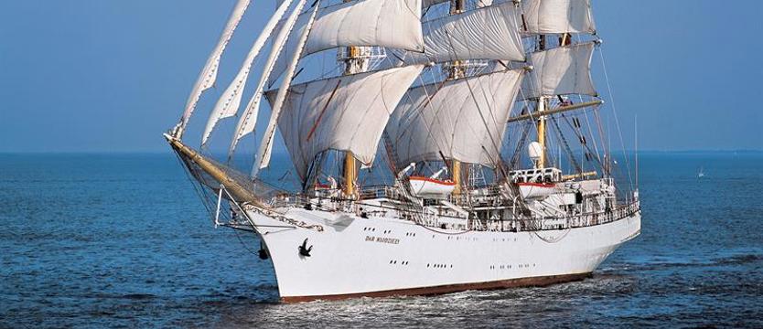 Przetarg na budowę następcy „Daru Młodzieży”. Gdynia szuka wykonawcy, Szczecin ma swoje plany