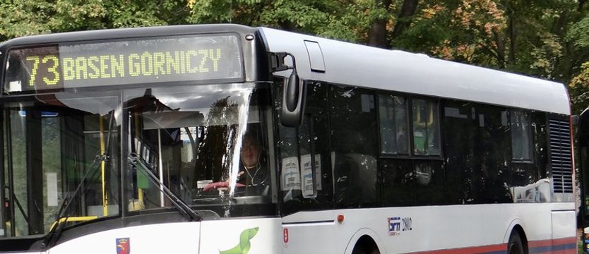 Remont przejazdu kolejowego w Zdunowie. Zmiany w komunikacji miejskiej