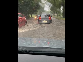 Deszcz zalał ulice