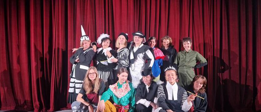 „Nie całuj mnie teraz”. Miłość jako forma oporu