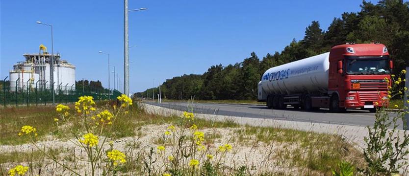 Z terminalu LNG w Świnoujściu do odbiorców . Dwanaście tysięcy cystern
