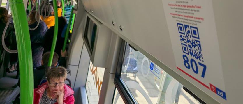 Są już naklejki z kodami. Najpierw kupujesz, potem skanujesz