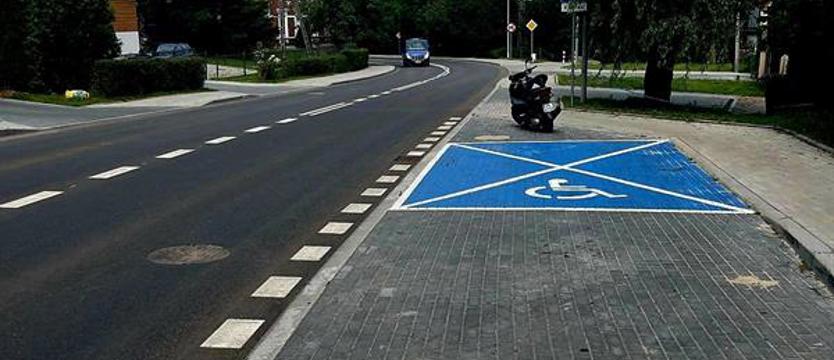 Po odbiorze wyremontowanej drogi w Mścięcinie jeszcze poprawki