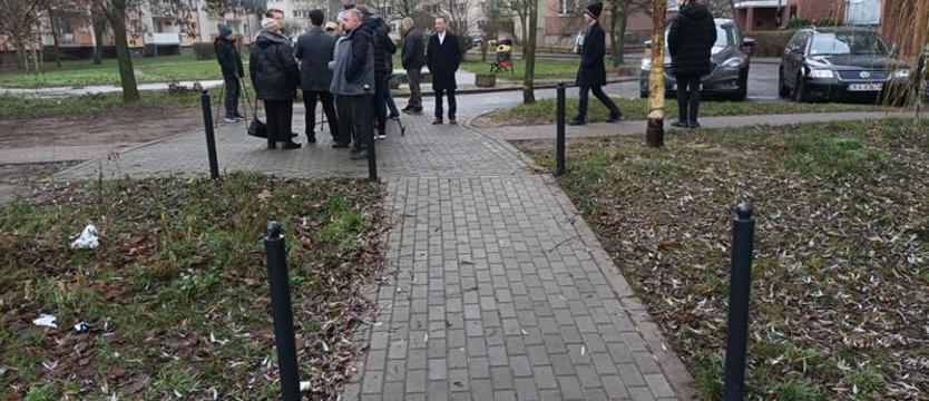 Czekając na drogę pożarową. Dyskusja trwa