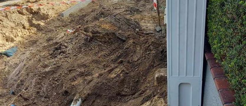 Interwencja przyniosła efekt. Skrzynka zniknęła ze środka chodnika