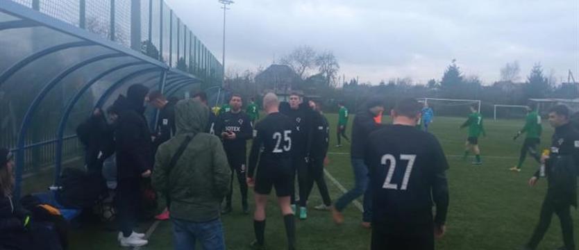 Piłka nożna. Okręt w grupie śmierci,  Wicher nie powiał