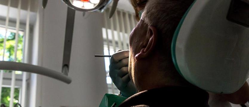 NFZ reaguje na nasz artykuł. „Zero dni” na dentystę to jednak rzadkość