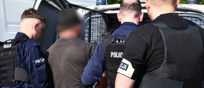 Miał broń, materiały wybuchowe i łupy z rozboju. Zatrzymanie z udziałem kontrterrorystów