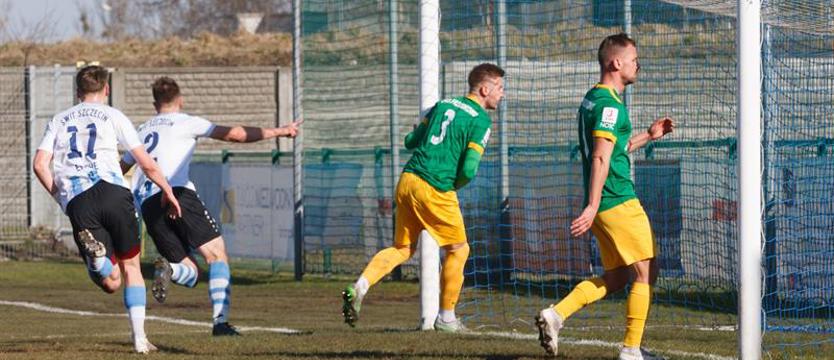 Piłka nożna. 3 punkty i 3 kontuzje Świtu
