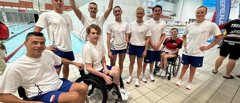 Pływanie. Start z medalami