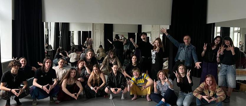 Spektakl Teatru Uhuru. W „13 Muzach”