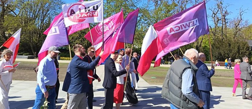 Uczcili Święto Pracy pod Pomnikiem Czynu Polaków