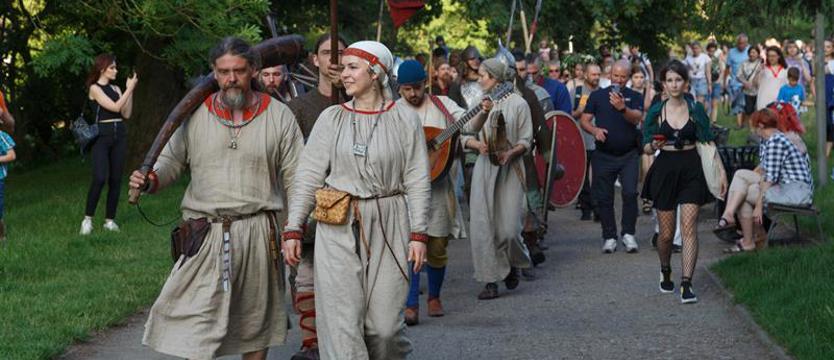 Trwa Noc Kupały na Psiej Polanie