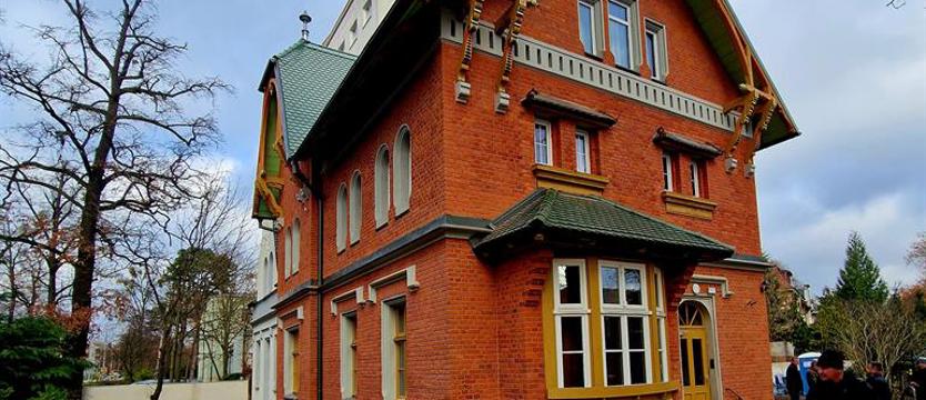 Zabytkowa willa przeszła renowację. Efekt zachwyca