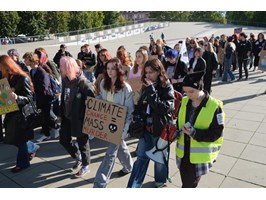 Młodzieżowy Strajk Klimatyczny: „Wasza bierność nas zabija!”