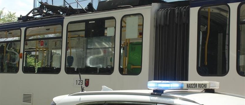 Na ul. Matejki w Szczecinie tramwaj i toyota zatarasowały przejazd. Komunikacja zastępcza z Bramy Portowej do stoczni