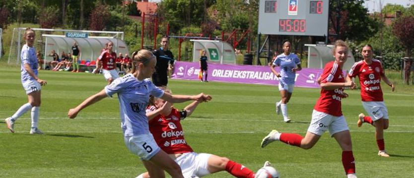 Piłka nożna. Pogoń wygrała z Pogonią i chwilowo dogoniła GKS...