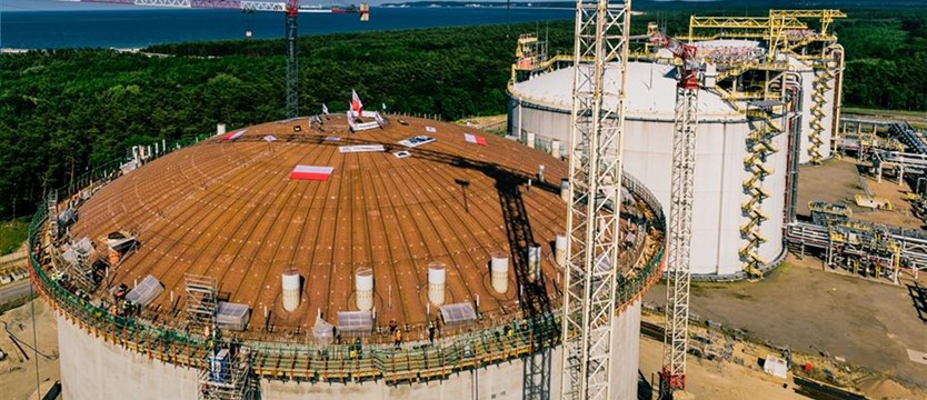 Trwa rozbudowa terminalu LNG w Świnoujściu. Trzeci zbiornik już z dachem