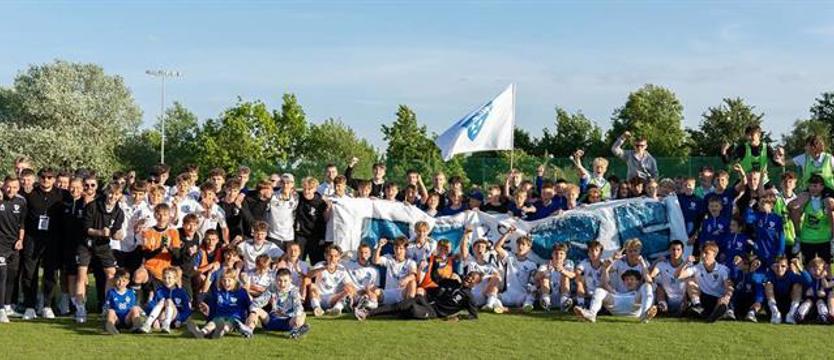 Piłka nożna. III-ligowe derby dla Błękitnych, rezerwowy remis Pogoni z Lechem