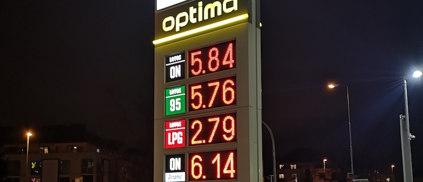 Zabrakło diesla na kilku stacjach paliw w Szczecinie