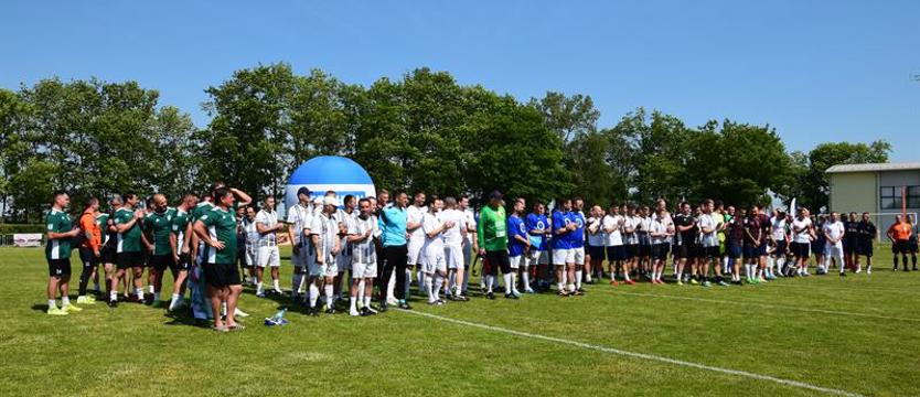 Piłka nożna. Mundek, Franek, Bebeto, zielona trawa u Bońka i skwar z nieba