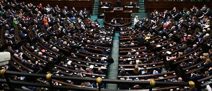 Sejm przyjął uchwałę w sprawie Trybunału Konstytucyjnego