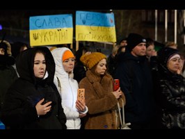 Wiec wsparcia dla Ukrainy. Plac Solidarności znów był niebiesko-żółty