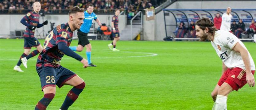 Piłka nożna. Wahlqvist w Baku i Solnej