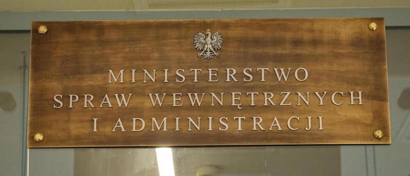 MSWiA: apelujemy o zachowanie spokoju, śledzenie komunikatów służb i nieuleganie dezinformacji