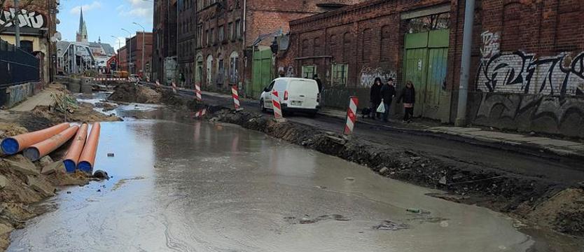 Wenecja, czyli... koszmar na Kolumba. Budowa popłynęła, terminy też