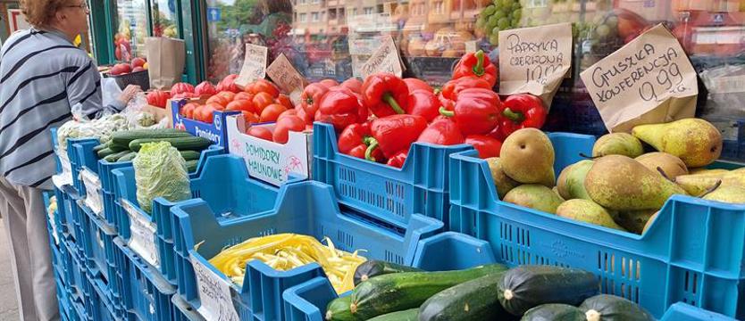 Drogo w warzywniakach i piekarniach. "Kurierowy" rajd po sklepach