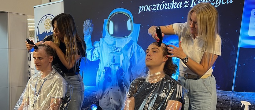 Nauka i dobroczynność. Golili włosy dla chorych na białaczkę