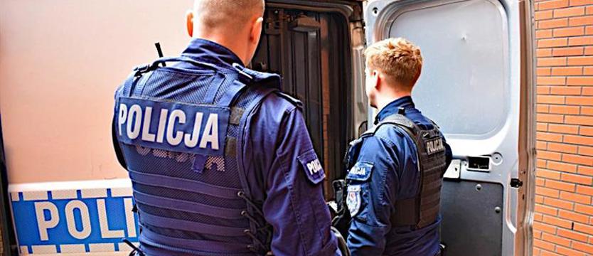 Motorowerzysta był tak pijany, że przewrócił się na ulicy