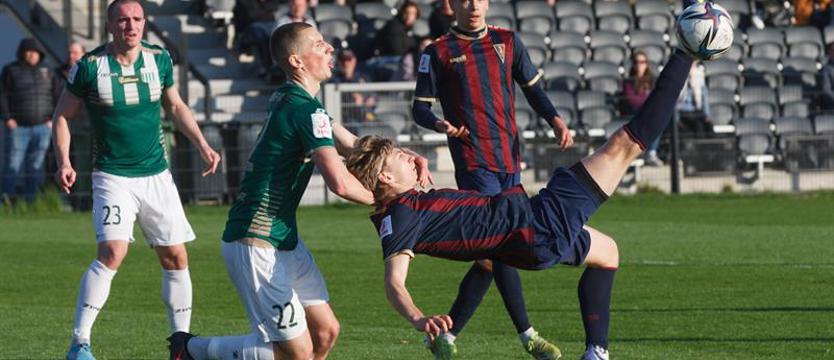 Piłka nożna. Lider wiosny pokonał lidera, którego goni Kotwica