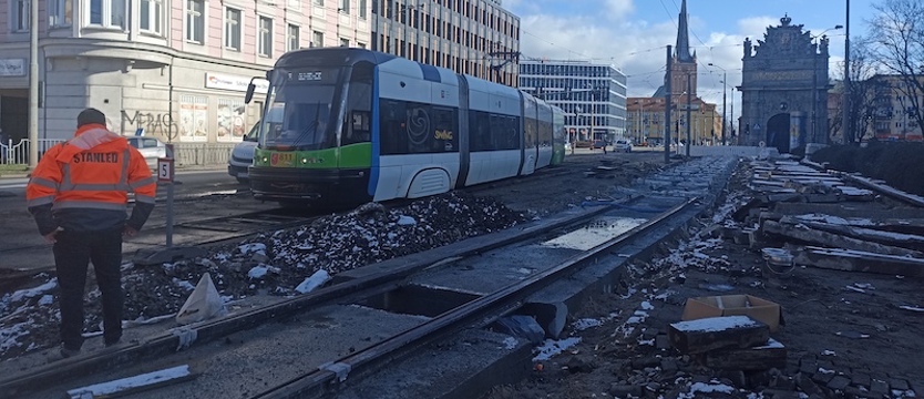 Tramwaje wróciły na pl. Zwycięstwa. To nie koniec utrudnień