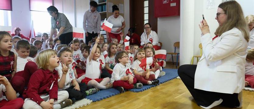 Majowe święta oczami dzieci. ​W „Żagielku” o ważnych sprawach
