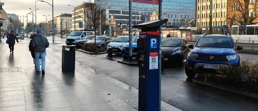 Zabrali ławki – rozbiorą też murki? Łatwizna i krótkowzroczność