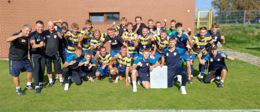 Piłka nożna. Słodki lider wygrywa w IV lidze