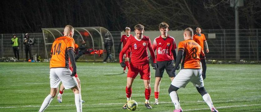 Piłka nożna. Bramkostrzelny Sokół z Kurierem