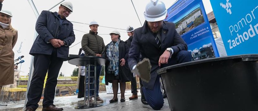 Budują oddziały chorób zakaźnych przy ul. Arkońskiej w Szczecinie. Wmurowali kamień węgielny