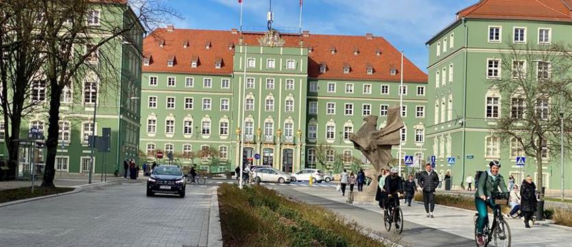 Hiperaktywność szczecińskich radnych. Tysiąc, czyli krajowy rekord IX kadencji