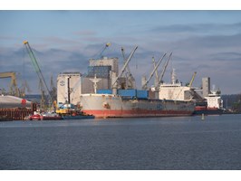 Nowa suwnica na nabrzeżu Fińskim w Szczecinie. Może podnieść 75 ton