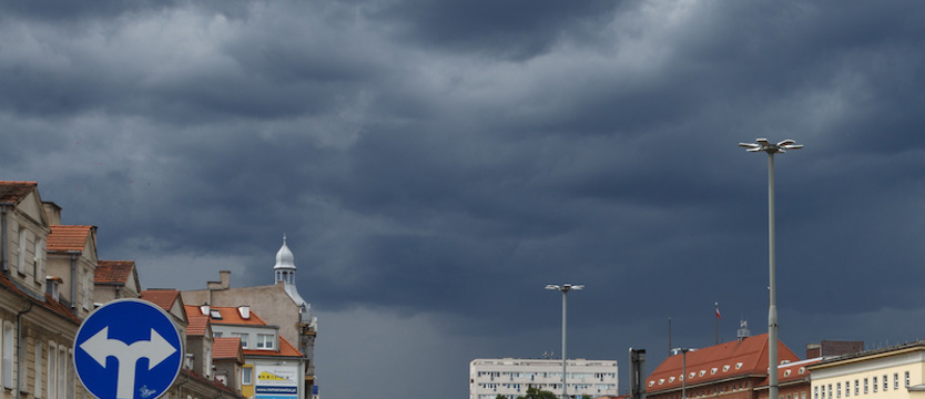 Ostrzeżenia przed burzami w zachodniej części regionu