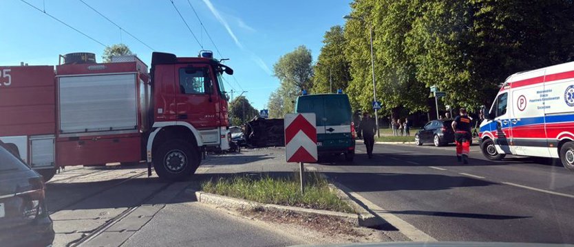 Zderzenie ambulansu z samochodem osobowym w al. Wojska Polskiego