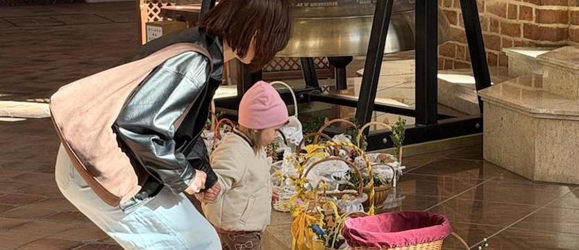 Wielka Sobota – święcenie pokarmów w kościołach