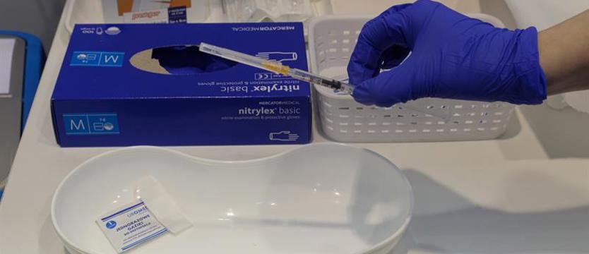 Tylko 0,61 proc. osób w pełni zaszczepionych zaraziło się koronawirusem