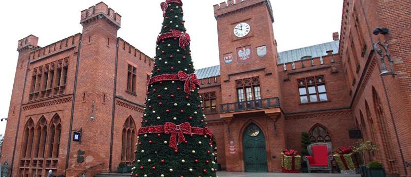 Świąteczny nastrój podkreślą anioły i wielki renifer