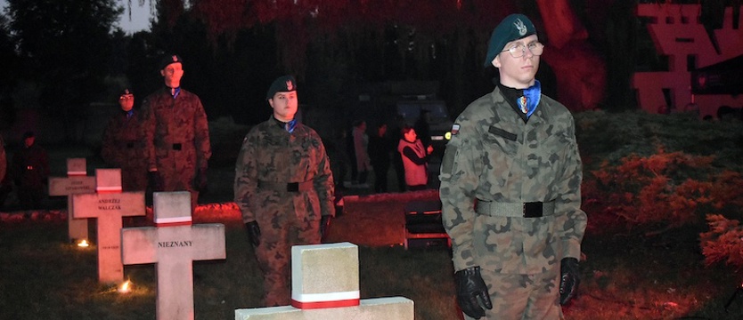 Wojewódzkie obchody rocznicy wybuchu II wojny światowej. Świt pamięci na cmentarzu w Stargardzie